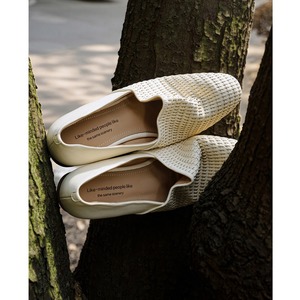 Chaussures plates blanches en tricot, neuves, à bout rond, confortables, mi-mollet, style old money, pour femmes - Product Image 1