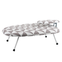 Table de fer résistante à la chaleur de planche à repasser pliable réglable en hauteur noire pour la blanchisserie de chemise de vêtements