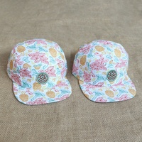 Casquette de camping à cinq panneaux à imprimé floral personnalisée OEM, à visière plate réglable, pour activités de plein air, plage et surf, avec patch logo brodé, unisexe
