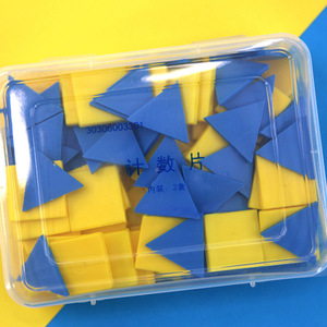 Hojas de conteo, un profesor de matemáticas de primaria demuestra formas geométricas utilizando auxiliares de conteo como triángulos y cuadrados. - Product Image 1