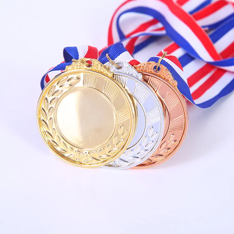 Fabrika özel logolu kordon Metal futbol 3d Medalla maraton spor madalyası