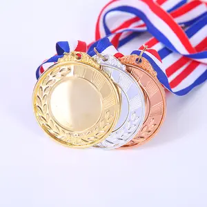 Logotipo personalizado de fábrica Cordón Metal Fútbol 3D Medalla Maratón Deporte Medalla