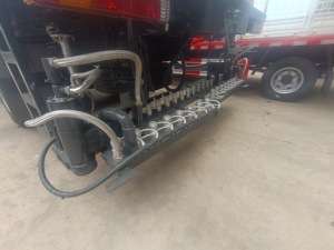 Dongfeng Camion Spruzzatore di Bitume Intelligente da 5,5m³ con Controllo Automatico, Distributore di Asfalto per Manutenzione Stradale - Product Image 6