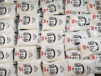 Ligne de refroidissement automatique industrielle Machine de pasteurisateur Conception peu encombrante pour la pasteurisation de jus de lait Sac sous vide