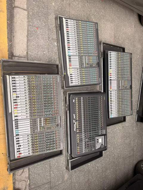 Used 32-Channel Professional Audio Mixer Console with 99 DSP Effects for Stage Studio Recording