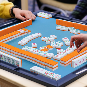 Set di Mahjong Americano di Lusso Personalizzato a 4 Strati in Acrilico Arancione, Gioco da Tavolo per 4 Giocatori, OEM ODM - Product Image 6