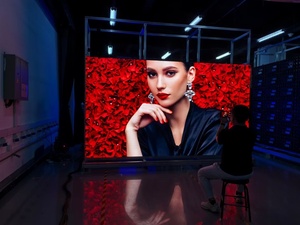 หน้าจอ LED สีเต็มรูปแบบ 4K 7680Hz P0.9-P2.5 สำหรับใช้งานภายในอาคาร เหมาะสำหรับลิฟต์และการศึกษา พร้อมแสดงผลวิดีโอ/ข้อความ/ภาพโฆษณา - Product Image 2