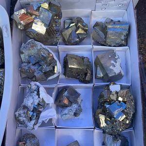 Natürliche hochwertige Peru Pyrit Erz Stein kristall Mineral Probe geschnitzte Roh würfel Cluster für Weihnachten Halloween Dekorationen - Product Image 5