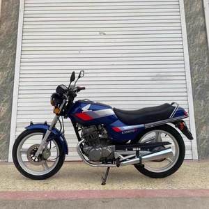 Moteur bicylindre rétro d'occasion pour moto Wang 125cc, modèle WH110T-2A, authentique et importé de Chine continentale, idéal pour les trajets quotidiens. - Product Image 3