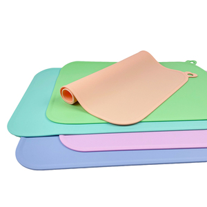 Grandes sets de table en silicone, tapis de table en silicone mignons pour bébé, ustensiles de cuisine, personnalisables, vente en gros d'usine, souples et enroulables, 30x40cm, 195G - Product Image 1