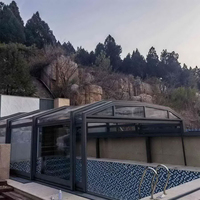 Véranda bioclimatique rétractable en verre motorisée pour piscine, serre avec toit incliné électrique pour villa