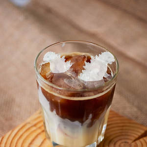 Molde de hielo al por mayor, moldes de silicona grandes para hacer 6 cubos de whisky con sabores caseros y snacks congelados - Product Image 3