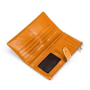 Cartera Larga de Cuero Encerado Vintage para Mujer, con Múltiples Ranuras para Tarjetas y Bolsillo para Teléfono, Regalo Personalizado Grabado para Viajes y Uso Diario - Product Image 2