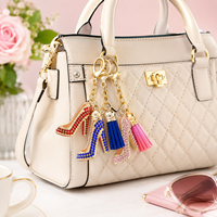 Pendentif de sac à main pour femme, style chaussure à talon haut, doré, tendance, orné de pierres brillantes, design élégant, pour usage quotidien, inspiré de la sororité Divine 9
