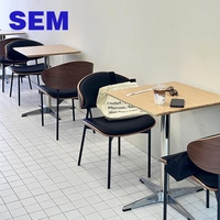 Ensemble de table et chaises de restaurant moderne SEM Wholesale, table en contreplaqué imperméable, chaise en cuir Nappa.