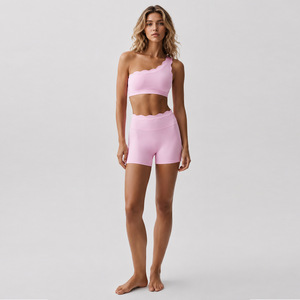 Soutien-gorge de sport asymétrique bicolore, short en dentelle coquillage pour les vacances en plein air, ensemble fitness et yoga - Product Image 1