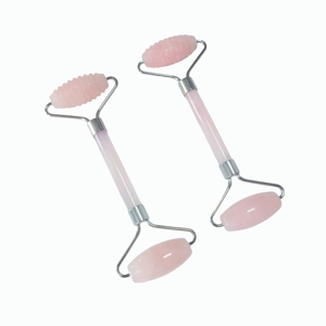 Rouleau de massage double face en quartz rose – Roue de massage stimulante et rouleau lissant pour réduire les gonflements et rajeunir la peau - Product Image 1