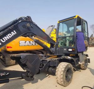 Excavatrice sur pneus Hyundai d'occasion de 6 tonnes, machine de terrassement usagée R60W R60W-7 R60W-8 60VS fabriquée en Corée, certifiée CE - Product Image 4