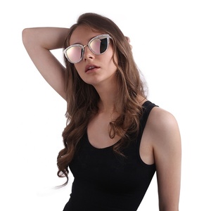 Vente flash - Lunettes de soleil unisexes pour femmes de la marque Benola, modèle Cateye, verres rouges dégradés, modèle 7016 - Product Image 6