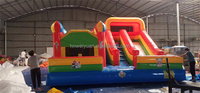 Grand château gonflable d'extérieur avec toboggan double piste, structure gonflable durable pour événements en plein air et jeux de carnaval