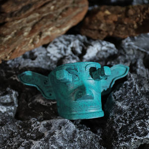 Topeng Mata Vertikal Telinga Panjang Mata Gaya Misterius Kerajinan Tembaga Sanxingdui Bentuk Antik Hadiah Cetakan Tangan - Product Image 1