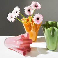 Vase en verre coloré de style nordique, design bord chou, ornement décoratif haut de gamme unique pour la décoration de salon et de table à domicile