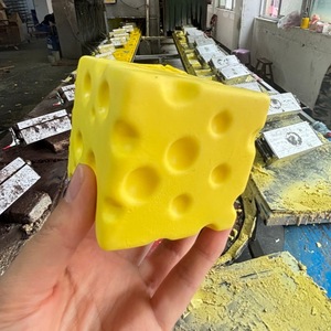 Juguete Pequeño de Material PU con Forma de Pan de Queso, de Lenta Recuperación, con Temática de Comida, Suave y Pegajoso para Dedos - Product Image 4