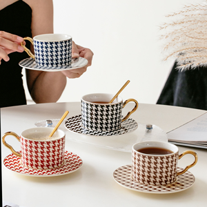 Ensemble de tasses et de soucoupes à café et à thé en céramique de style européen avec bordure dorée et motif de chat de dessin animé, durable, résistant à la chaleur, boîte cadeau - Product Image 6