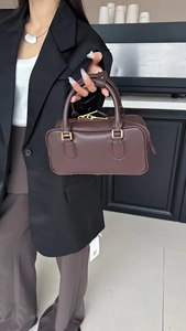 กระเป๋าผ้าแคนวาสผู้หญิง MM 502 ดีไซน์หรูหรา บุด้วยโพลีเอสเตอร์ สะพายข้างทรงบอสตัน ปิดด้วยซิป ดีไซน์ทันสมัย เหมาะสำหรับการช้อปปิ้ง - Product Image 6