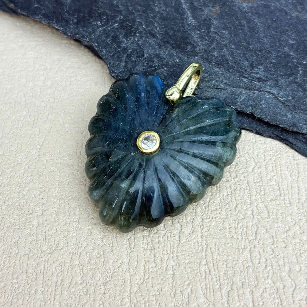 ลาบราโดไรต์ - ทอง