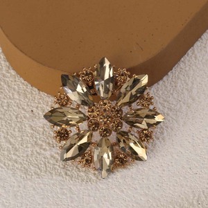 Champagne Gold Rhinestone Flower Brooch Alloy Clothing Accessories Durable Fashion Jewelry For <b>Suit</b> And Apparel <b>Buttons</b> - Product Image 2