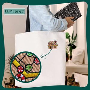 แผ่นปักลายบ้านขนมปังขิงขนาด 3 นิ้ว สำหรับติดหมวก เสื้อผ้า กระเป๋าเป้ - Product Image 3