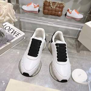 Alexander Triple Designer Basketball Style Sneakers pour hommes et femmes, baskets décontractées à plateforme, noir, blanc, beige, gris foncé, Mc.Queen - Product Image 3