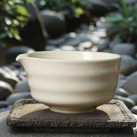 Bol à matcha en céramique de porcelaine artisanal avec logo personnalisé, en stock, pour salade de fruits et accessoires à thé matcha avec bec verseur
