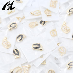 Liontin Virgin Mary and Saint Judas hitam dan putih tetesan minyak emas berlapis pengiriman acak untuk penggunaan agama - Product Image 4