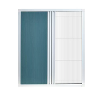 Fenêtres et portes coulissantes modernes à cadre en aluminium, moustiquaire, stores alvéolaires pare-soleil, persiennes horizontales de production industrielle