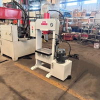 Presse hydraulique verticale à portique de 40 tonnes, utilisée pour l'assemblage de roulements et le poinçonnage de tôles.