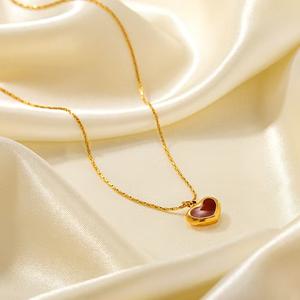 Semplice collana con pendente a cuore in stile francese per donna, realizzata in acciaio inossidabile e smalto, a forma di cuore. - Product Image 2