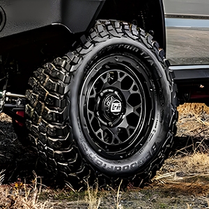 Jantes tout-terrain monobloc forgées en aluminium aéronautique simulé Beadlock pour <span class=keywords><strong>Jeep</strong></span> <span class=keywords><strong>Wrangler</strong></span> JL <span class=keywords><strong>JK</strong></span>, 5x127 Noir mat 4x4 SUV - Product Image 1