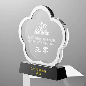 Cadeau de trophée de récompense de <span class=keywords><strong>cristal</strong></span> en métal en forme de fleur <span class=keywords><strong>d</strong></span>'artisanat de <span class=keywords><strong>verre</strong></span> de <span class=keywords><strong>cristal</strong></span> <span class=keywords><strong>d</strong></span>'affaires de souvenir personnalisé - Product Image 3