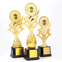 Chine fabricant personnalisé polyresin muscle sculpture figure statue trophées et médailles prix résine souvenir bodybuilding trophée