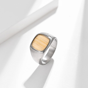 Europe et états-unis street tide fan en acier inoxydable plaqué or 18K incrusté de bois anneau pour hommes anneau carré incrusté de bois grain - Product Image 1