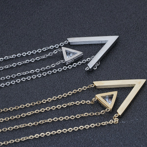 Ensemble de colliers géométriques triangulaires en acier inoxydable pour femmes, chaîne de clavicule couleur or, sertissage clos, pour usage quotidien - Product Image 3