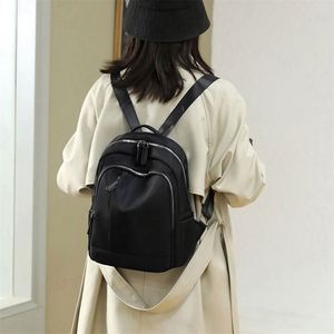 Échantillon gratuit 2023 : sac à dos tendance et stylé pour femmes de bureau, en polyester, convertible en sac à bandoulière - Product Image 6