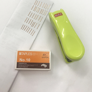 <span class=keywords><strong>Mini</strong></span> Stapler tương thích No.10 <span class=keywords><strong>Staples</strong></span> giá rẻ Outlet Made với dây mạ kẽm chất lượng cao STAPLE nhà sản xuất sản phẩm - Product Image 2