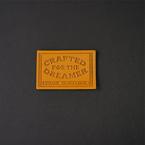 ملصقات تعريفية مخصصة بالجملة مناسبة للجينز والقبعات والحقائب مع حد أدنى منخفض للطلب، ملصقات جلدية - Product Image 5