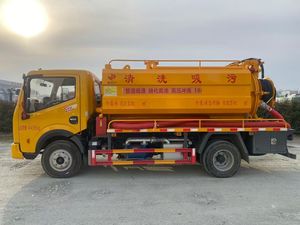 Camión cisterna de succión de aguas residuales de vacío Dongfeng 4x2 para desatascar tuberías - Product Image 2