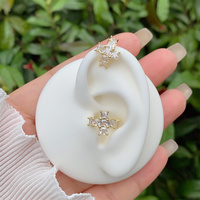 1 paire de clous d'oreilles plaqués or 18 carats en cuivre incrusté de fleurs d'étoile de style vintage élégant
