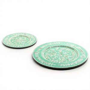 Table Décorer Assiettes En Bois Ensemble De Deux Forme Ronde Fantaisie Designer À La Main Ustensiles De Cuisine Maison Ware En Gros Assiette En Bois - Product Image 1