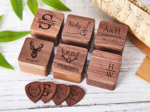 Étui pour plectres de guitare en <span class=keywords><strong>bois</strong></span> |   Médiators de guitare personnalisés |   Cadeau pour les amateurs de musique |   Gravure personnalisable - Product Image 4